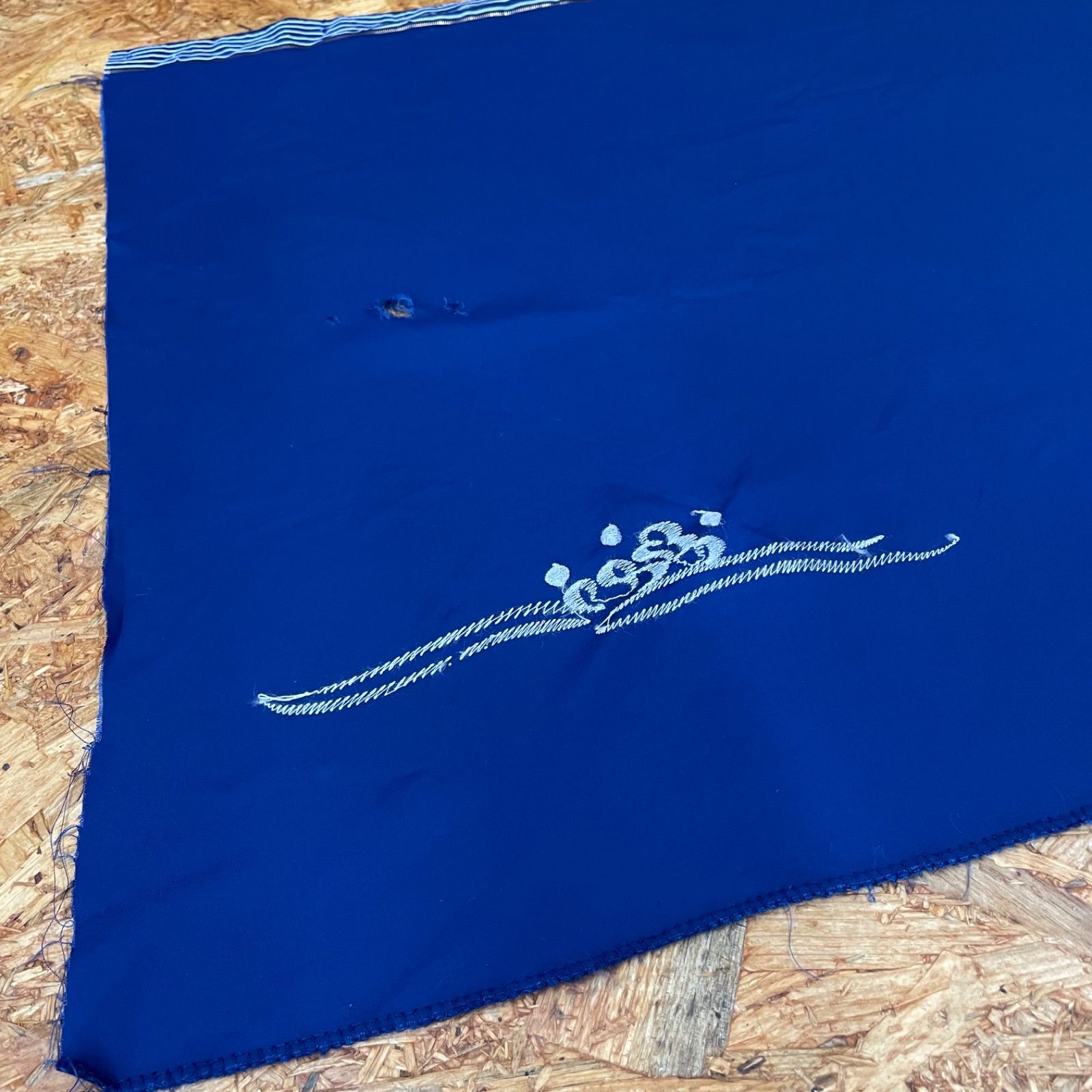 ヴィンテージ ベルベット地 刺繍入り生地 ネイビー 別珍 ベロア 鶴 