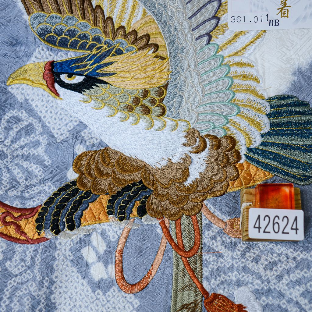 お宮参り 産着 男児 正絹 のしめ 着物 綸子地 絞り 総刺繍 鷹 グレー地 男の子 祝着 一つ身 掛け着 初着 NO42624