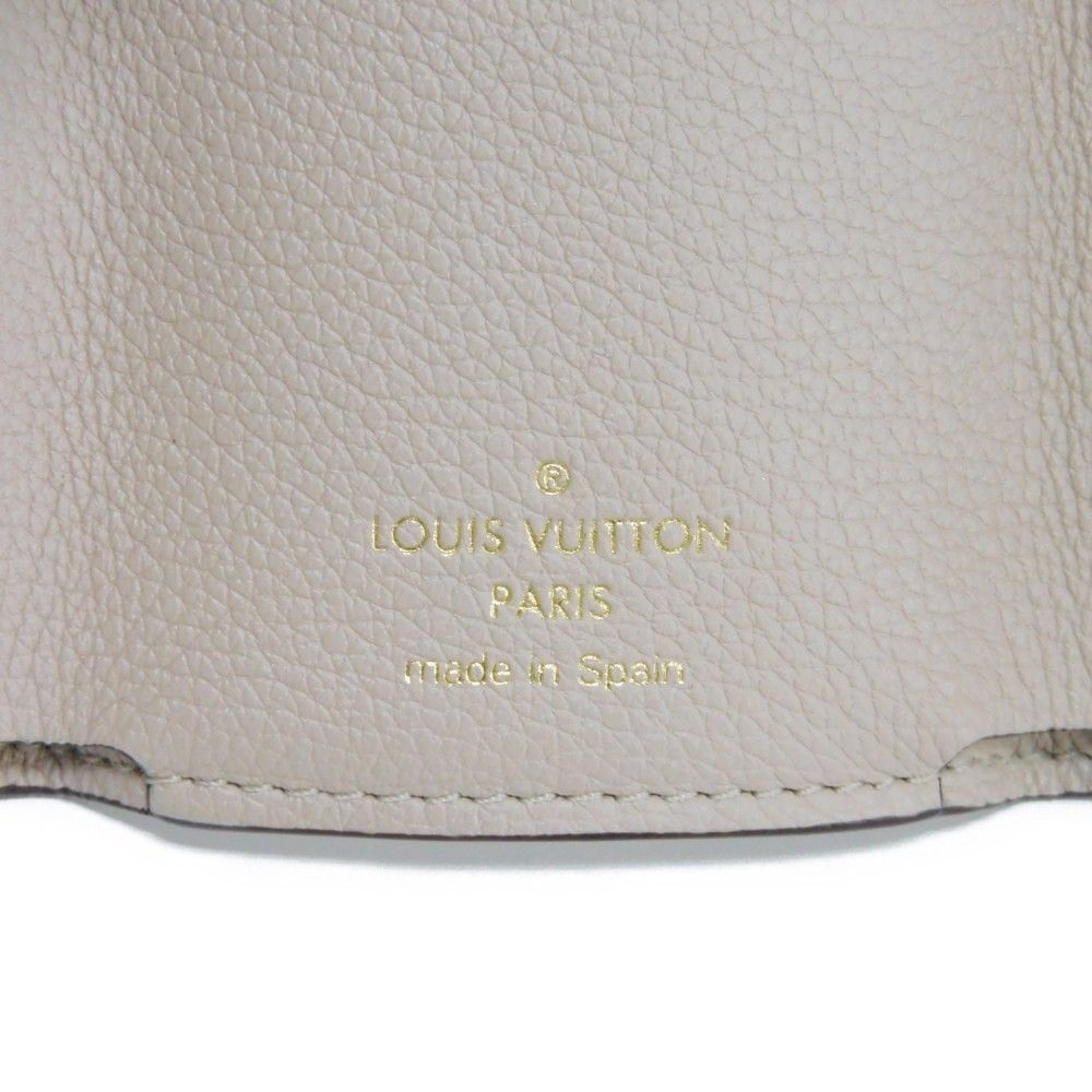 LOUIS VUITTON ルイ・ヴィトン ポルトフォイユ・ロックミニ LVシグネチャー LVロゴ グレー ベージュ スナップボタン グレイン カーフ  ミニウォレット RFID 現行 LVロゴ グレージュ 三つ折り財布 M69340 - メルカリ