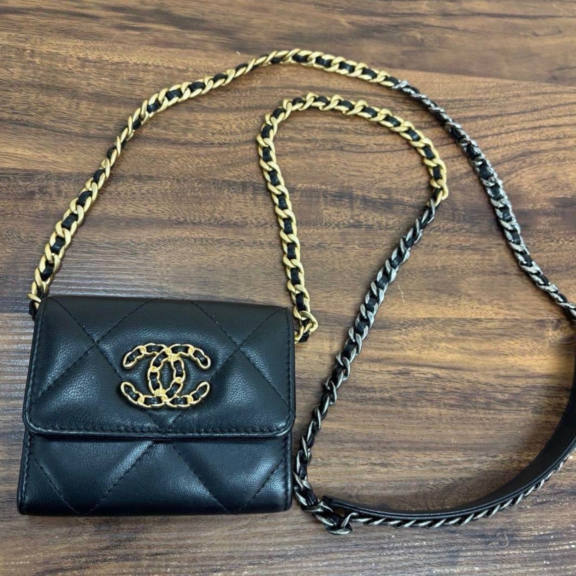 極美品】CHANELシャネルマトラッセチェーンウォレットミニ19 AP2409 黒 