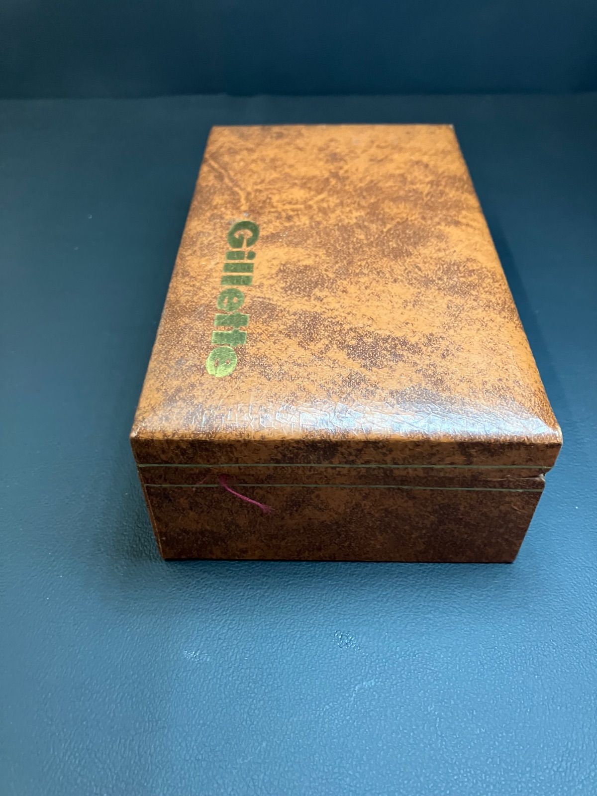 安い！かわいい！ † 商品 Gilletジレット ニューアリストクラット 両刃髭剃り