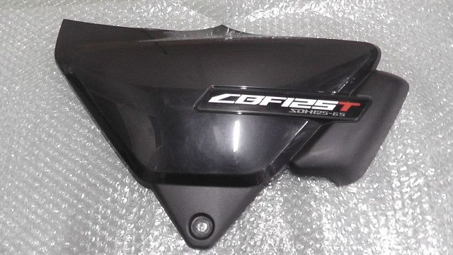 CBF125T　LALPJJN21K3024xxx　の　サイドカバー　右　傷:#1732588505