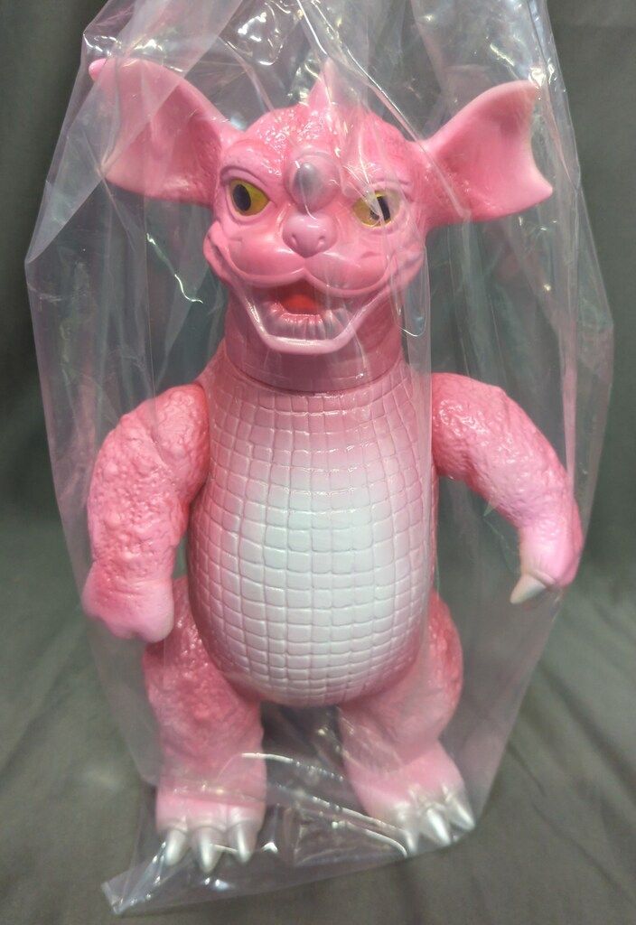 マルサン 世紀の大怪獣 バラゴン450 GID Ver. ピンク/白/銀塗装 - メルカリ