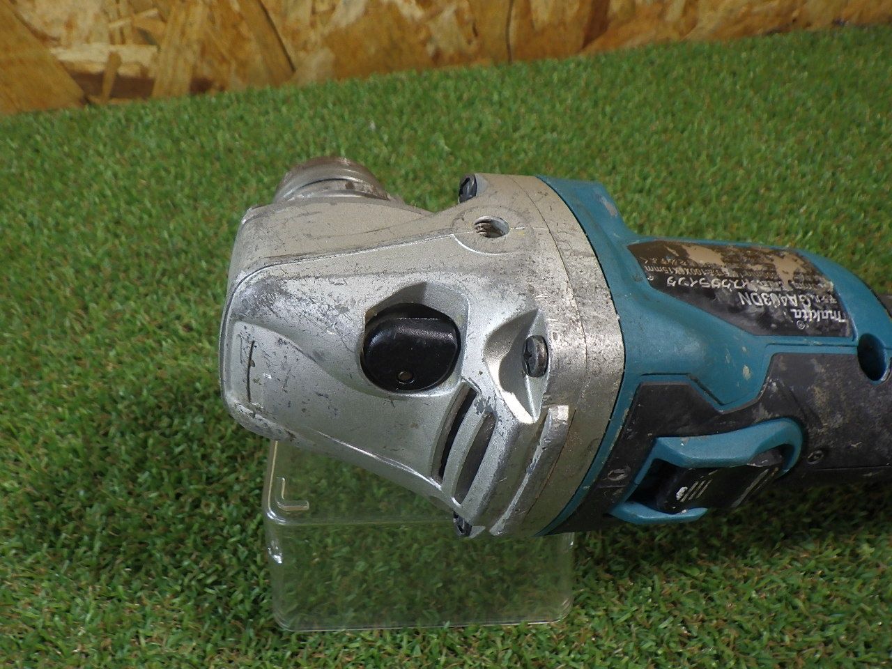 【100%本物】 硬い素材に 使用感強い マキタ ディスクグラインダーGA403DN 品 軽量