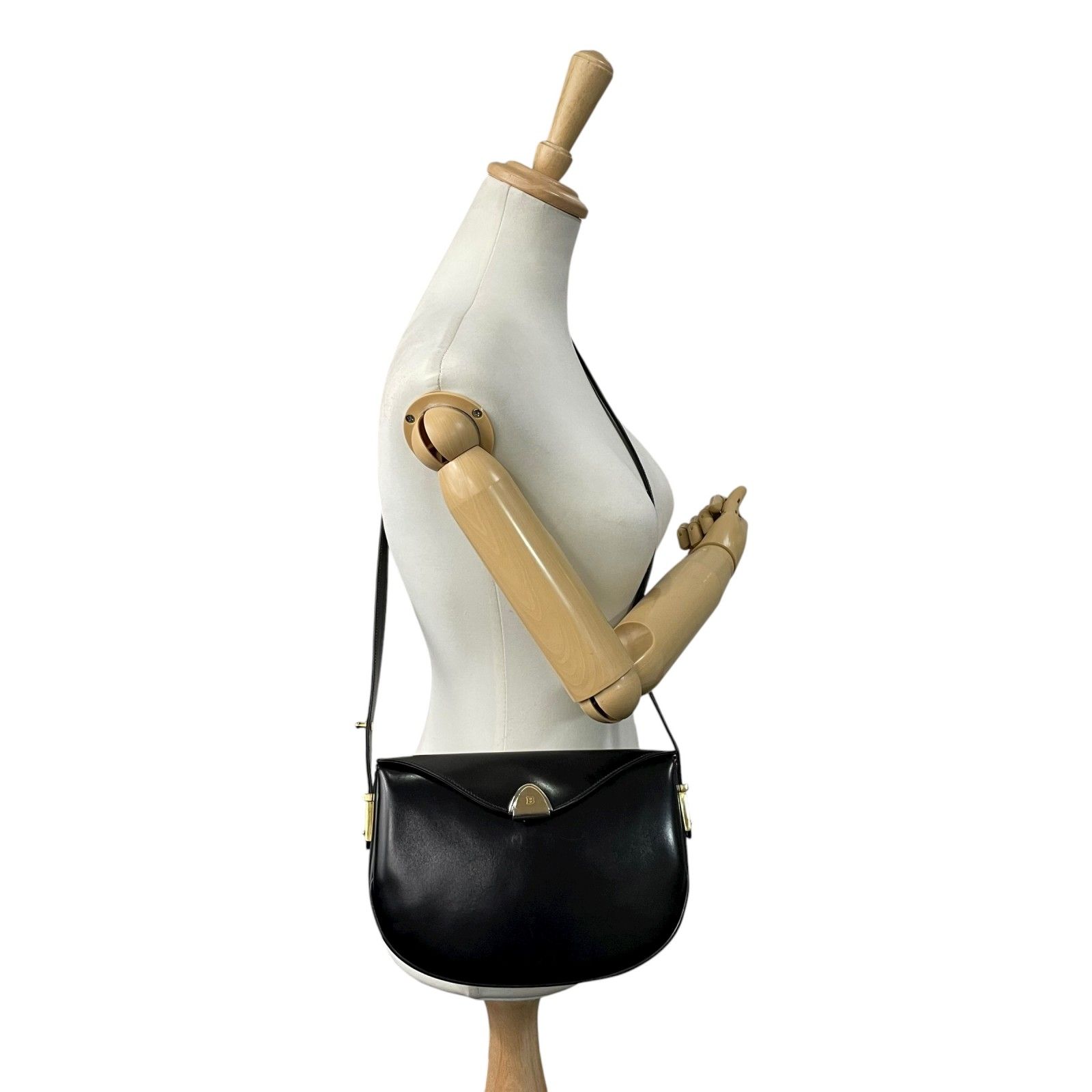美品 BALLY バリー レザー ワンショルダー 肩掛け ブラック 美品 BALLY バリー レザー ワンショルダー 肩掛け ブラック