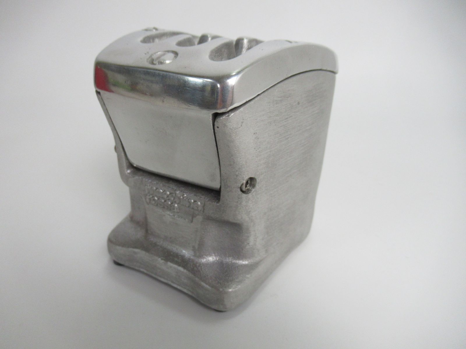 Ferrari maccina rossa 金属製　小物入れ　灰皿 Ferrari maccina rossa 金属製 小物入れ 灰皿 Yahoo