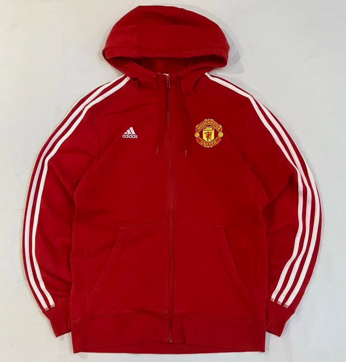 adidas アディダス 15 ー 16 マンＵ 必須アイテム フード付きジップアップ レッド