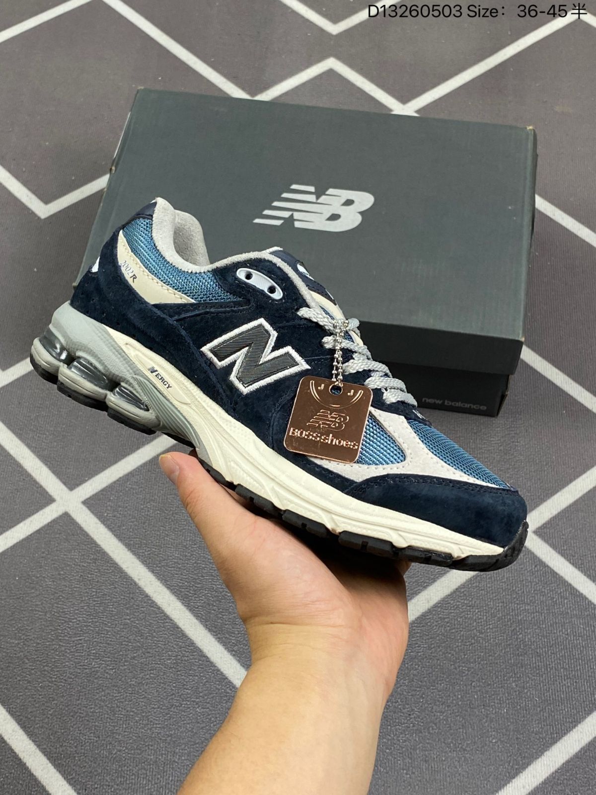 新品ニューバランス スニーカー New Balance 2002R M2002RNB