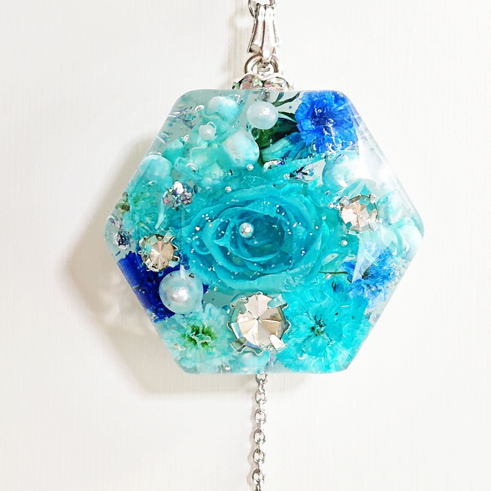 レジンアクセサリー　No.125 𝒩𝑜.125(2カラー選択)マイクロローズレジンネックレス‎𖤐 ̖́