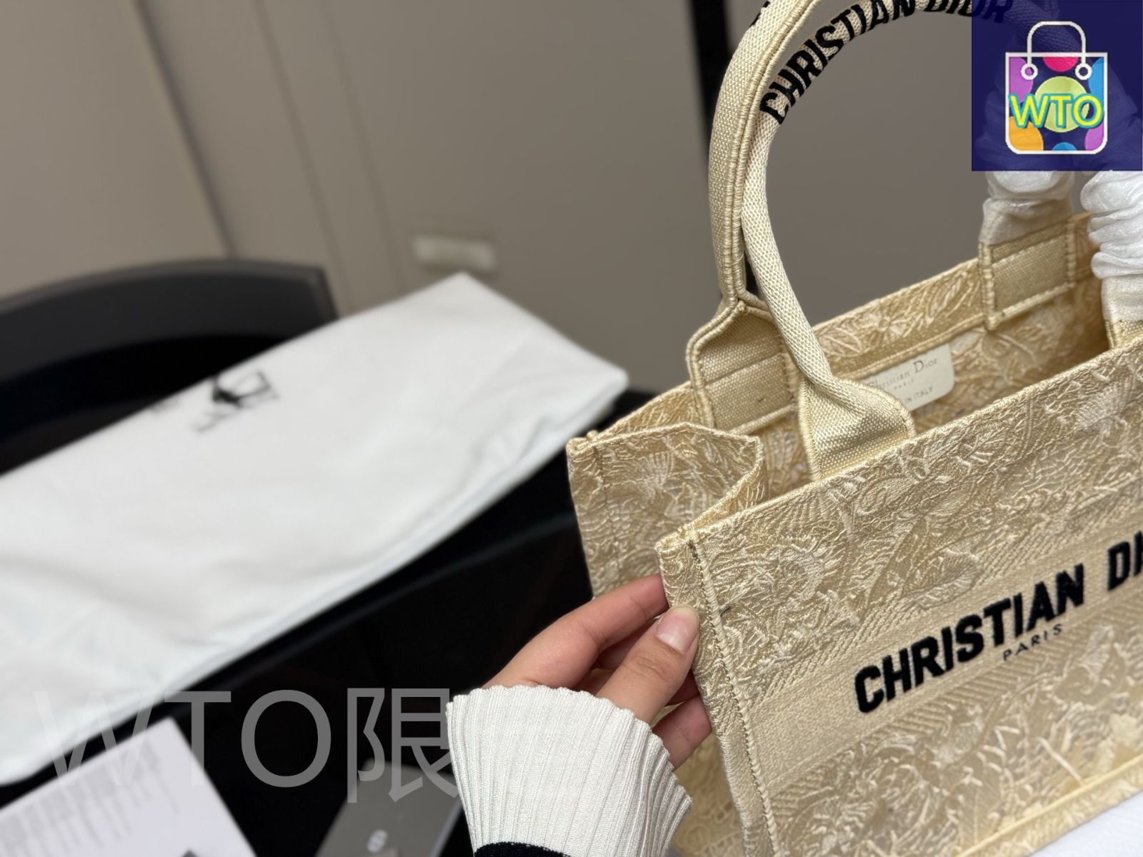 【国内から即日発送】Dior Book Tote バッグ スモール ゴールド 今日特価】Dior Book Tote Small・ディオール ブックトート