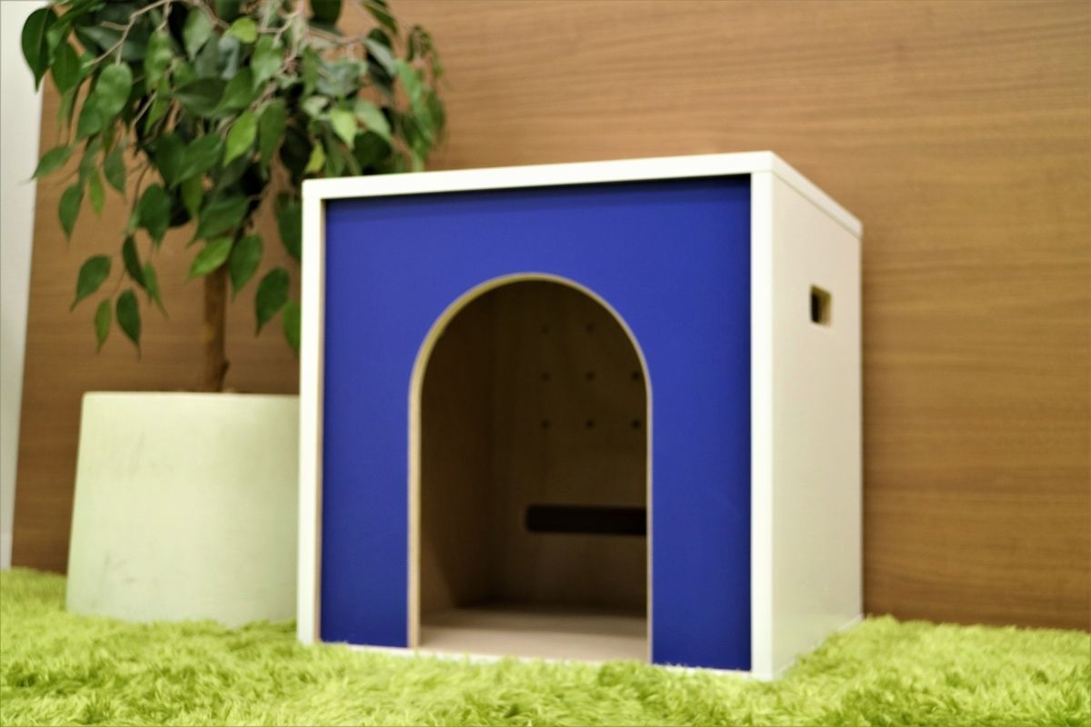 【再値下げ】ペットハウス突板 定価35,000円 犬小屋 小型犬用 ペットハウス 木製 デザインハウス 犬舎 スギ ライトブラウン色 美品 小型犬用