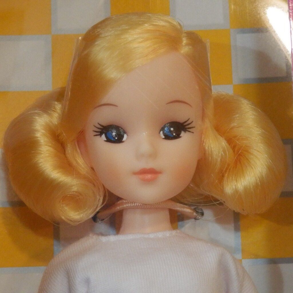 リトルファクトリー リカちゃんキャッスル 2021年 復刻初代いづみちゃん-10B 外巻きカール 12315B