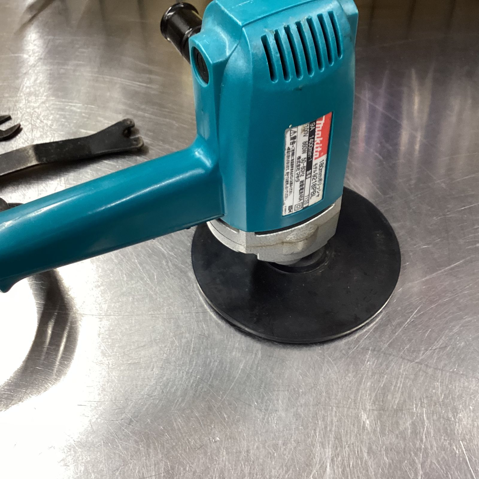 マキタ(Makita) 電子ポリッシャ 180mm PV7001C | ポリッシャー マキタ 