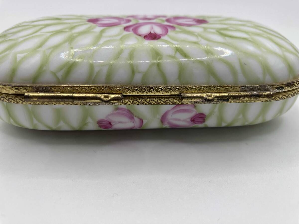 ロイヤルアーデン透かしボンボン入れ Royal Arden 花柄 陶器 小物入れ