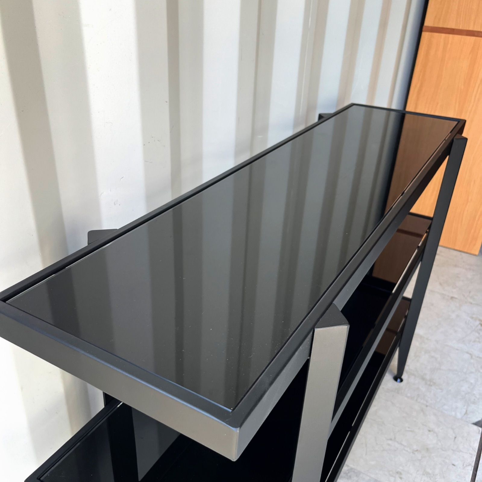 取付無料！ブラックスチールフレーム ガラス天板 スタイリッシュオープンシェルフ✨ 取付無料！ブラックスチールフレーム ガラス天板 スタイリッシュ