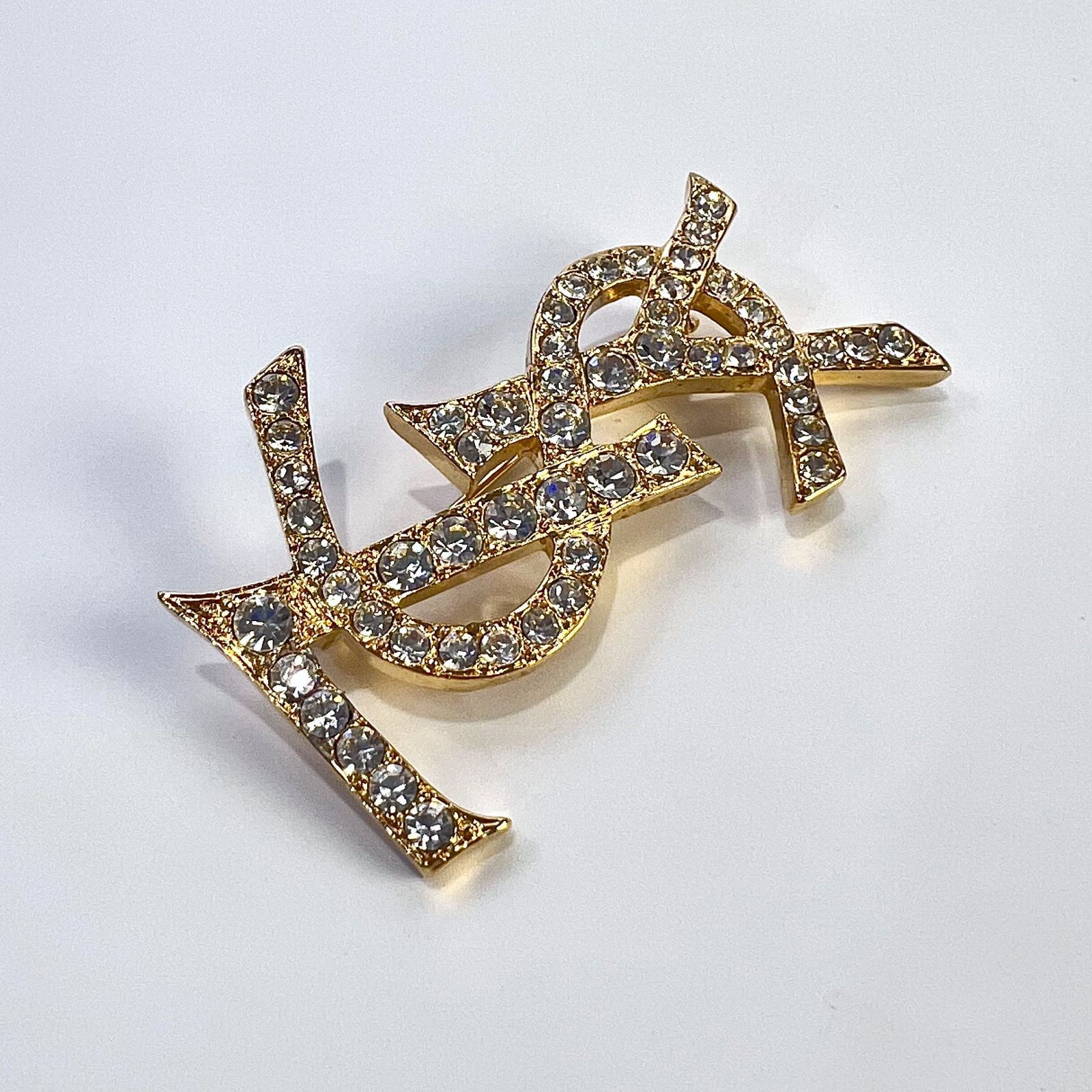 美品✨ イヴサンローラン ブローチ YSL ロゴ ラインストーン Yves Saint Laurent - 確実正規品 イヴサンローラン ブローチ