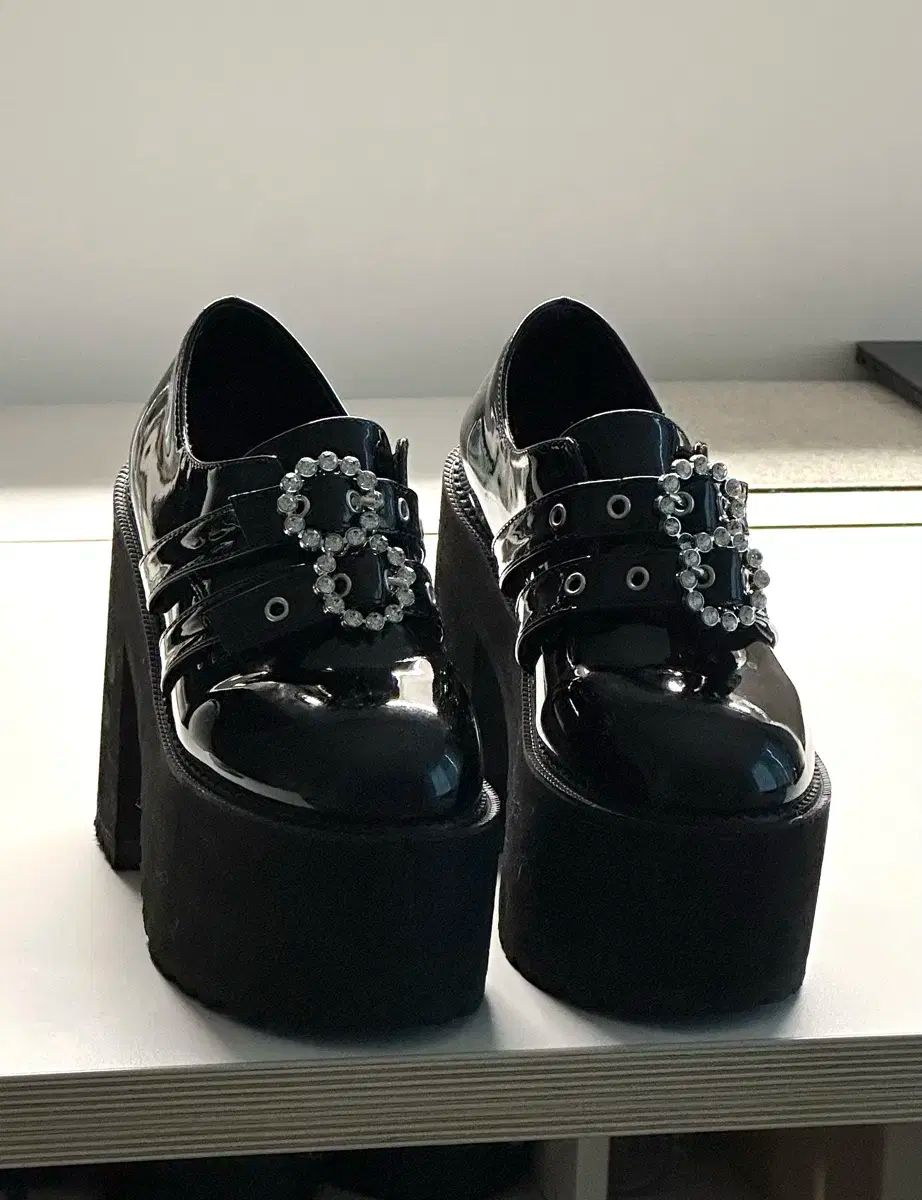 D.A.T.E. COURT 2.0 MID TEDDYボアスニーカー 訳あり