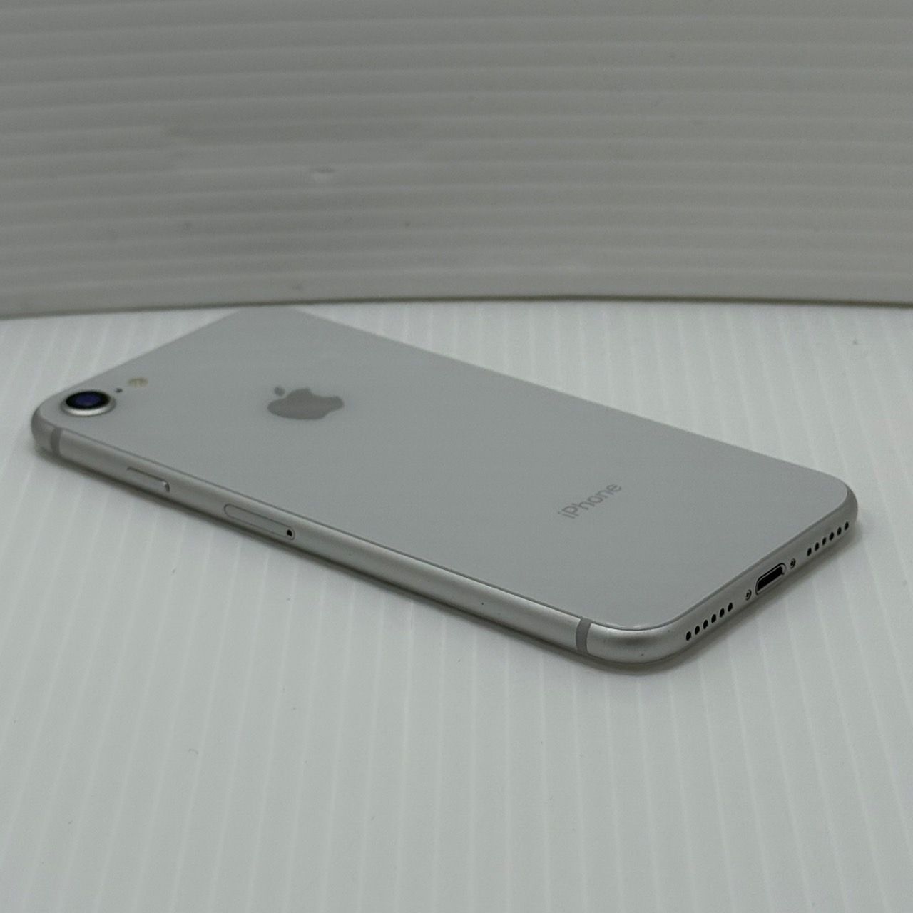 iPhone8 (64GB) SIMロック解除済み