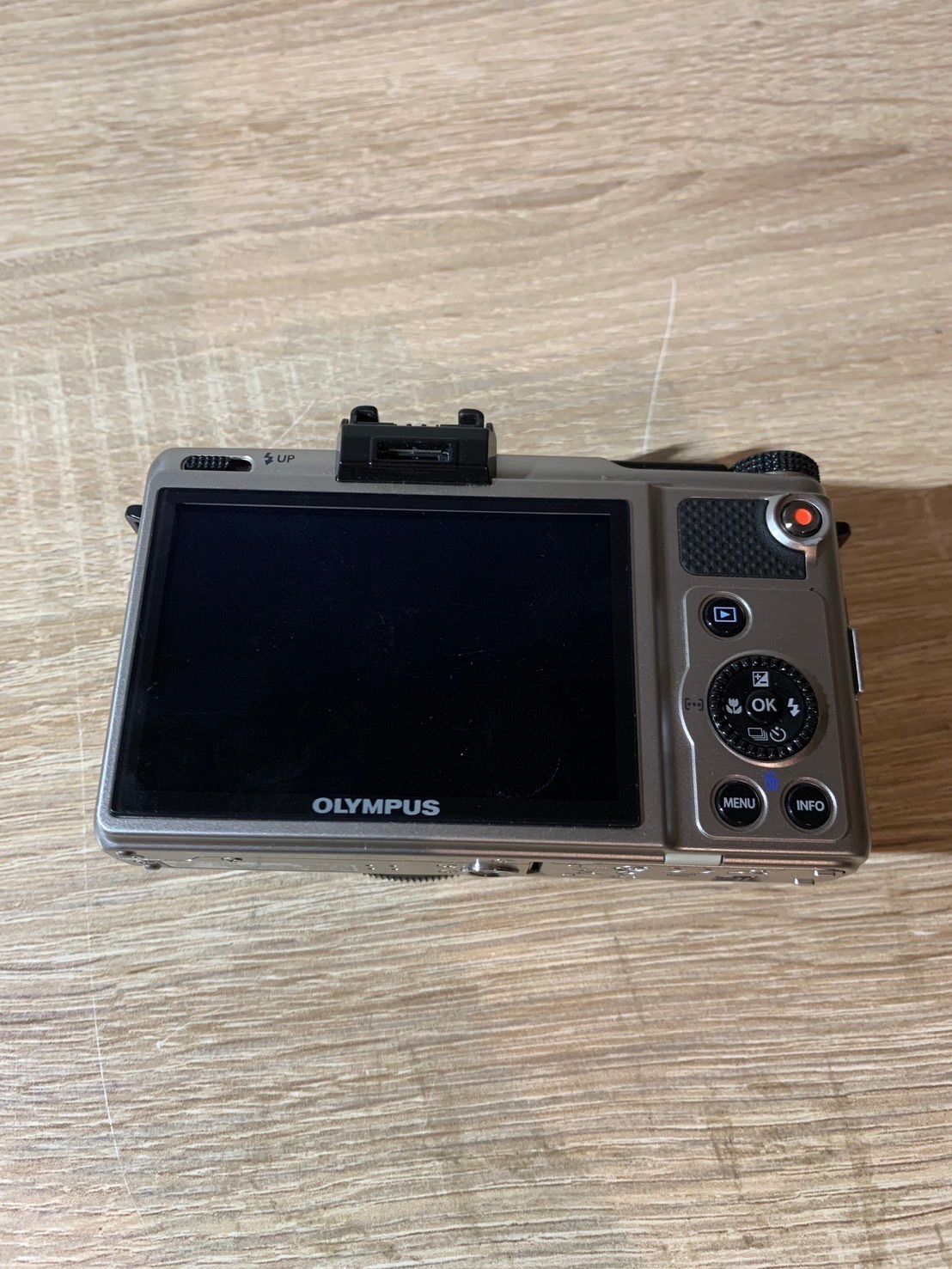 6089 OLYMPUS XZ-1 シルバー デジカメ 美品 - メルカリ