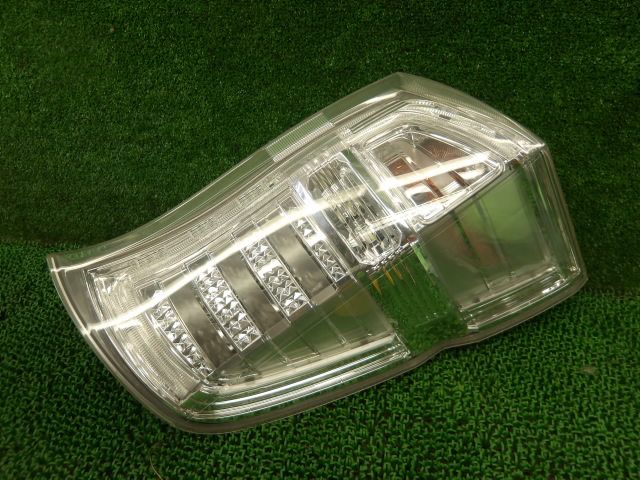 4FQ7576 KFG4 ホンダ ステップワゴンスパーダ RK5 RK6 後期型 Z テールライト右 スタンレイW0587