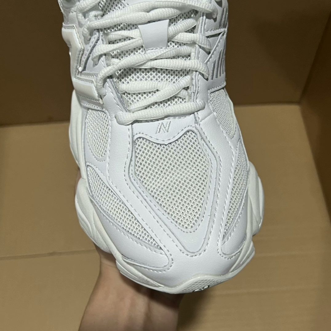 新品未使用　ニューバランス　9060 新品未使用 NEW BALANCE 9060 ホワイト ニューバランス 9060