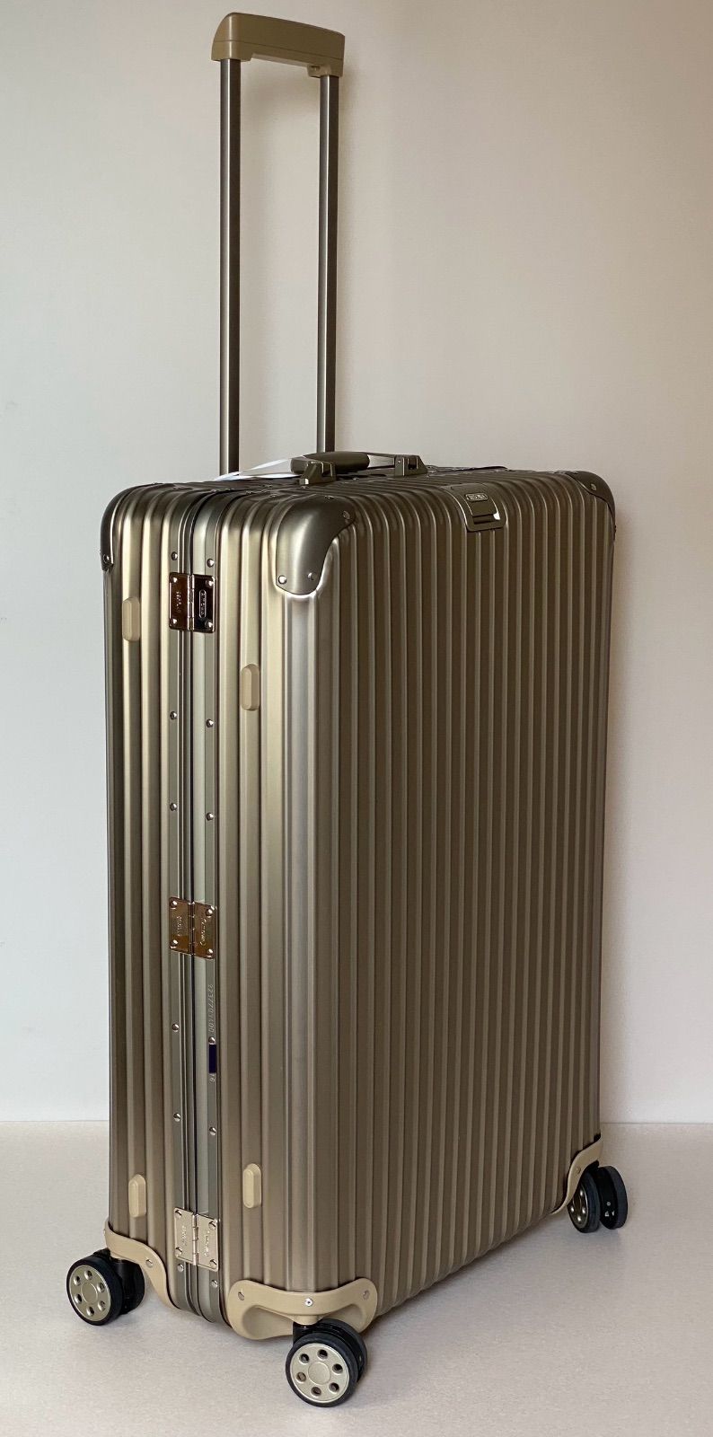 【美品】RIMOWA リモワ リンボ 32リットル 機内持ち込み RIMOWA 送料無料 リモワ リンボ キャビン マルチホイール ブラック32L