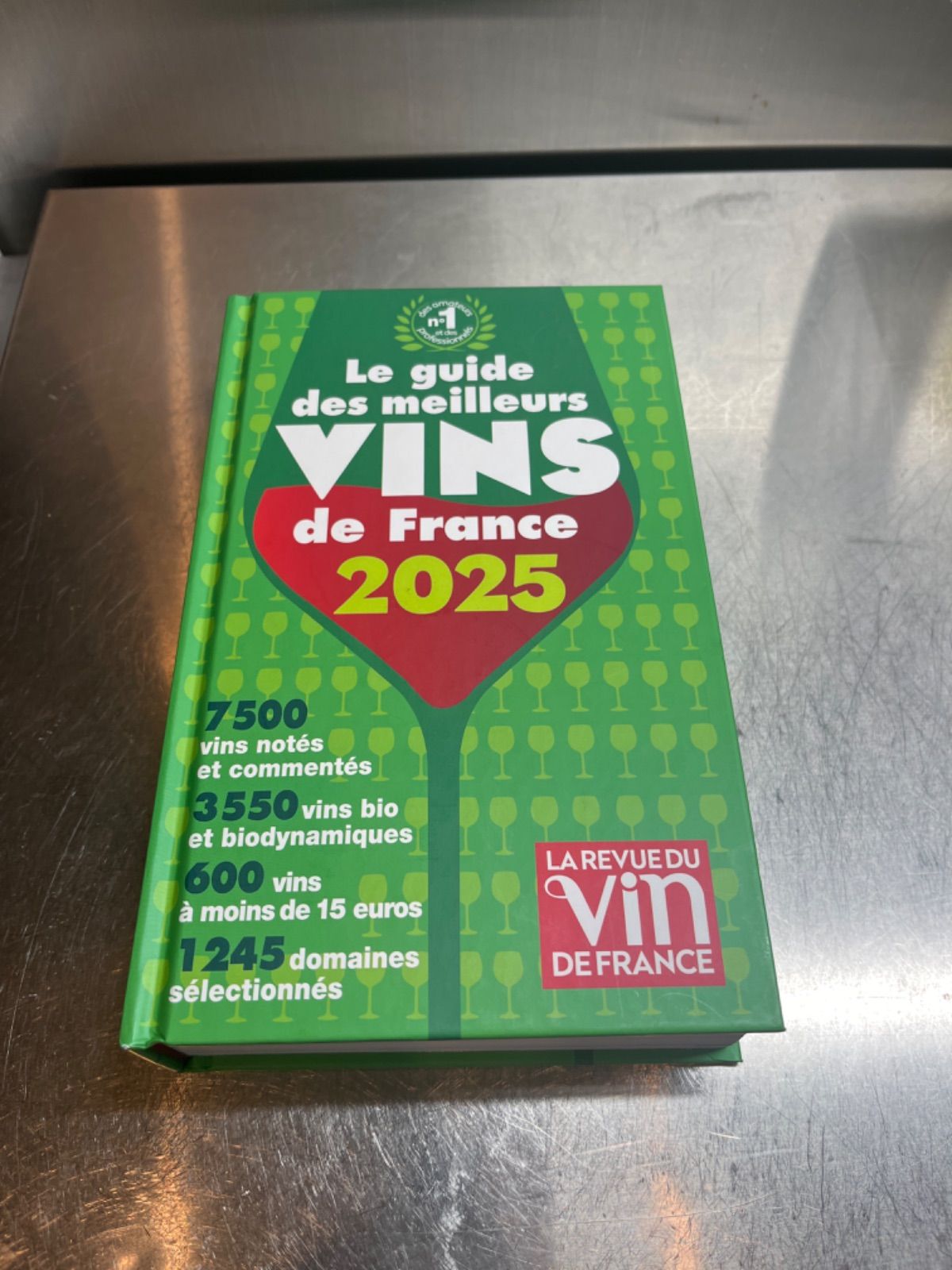LE GUIDE DES MEILLEURS VINS DE FRANCE2025はLa Revue du vin de