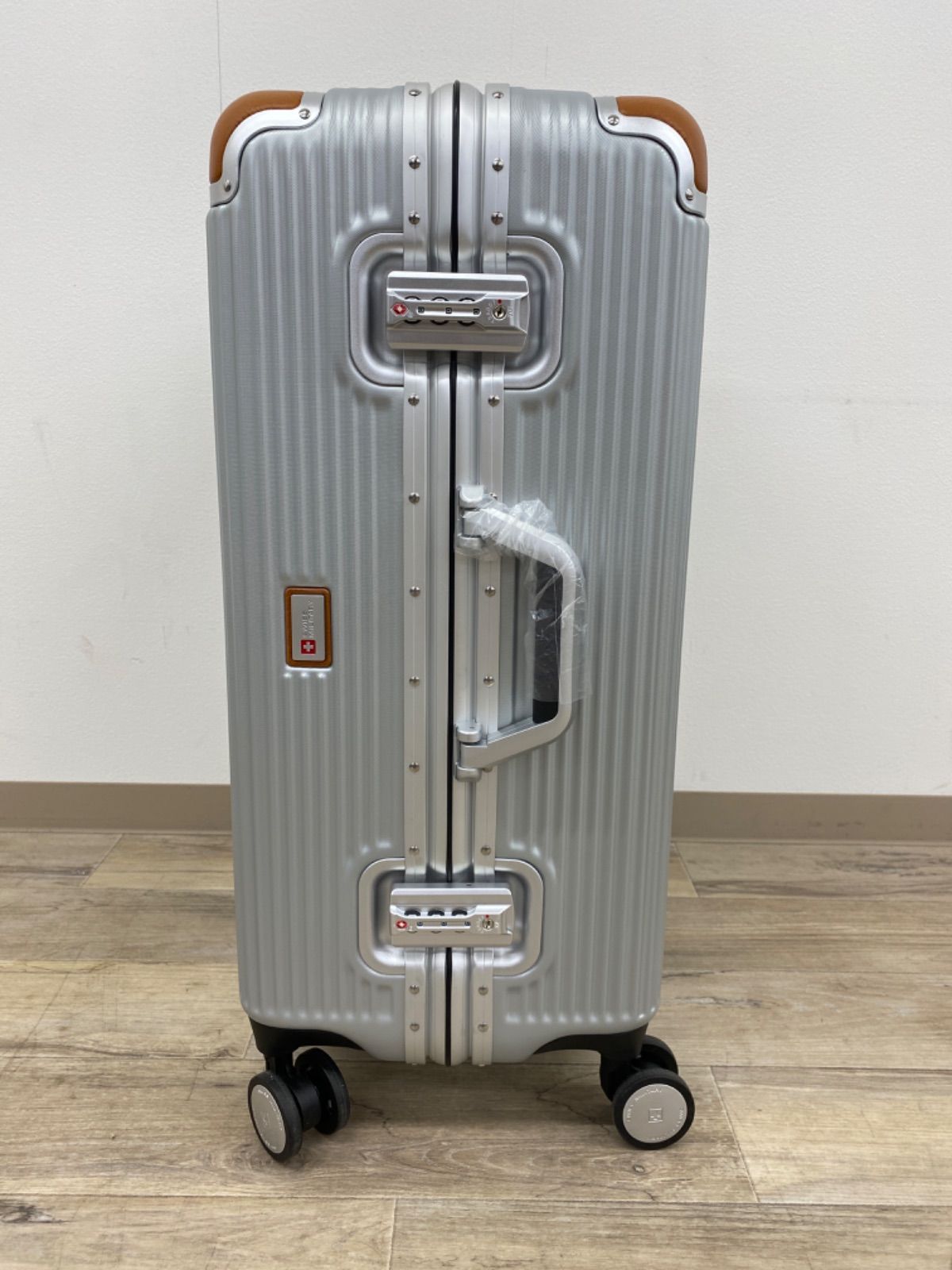 AL MS24082009 スイスミリタリー プレミアム Cタイプ 64L SM-C624