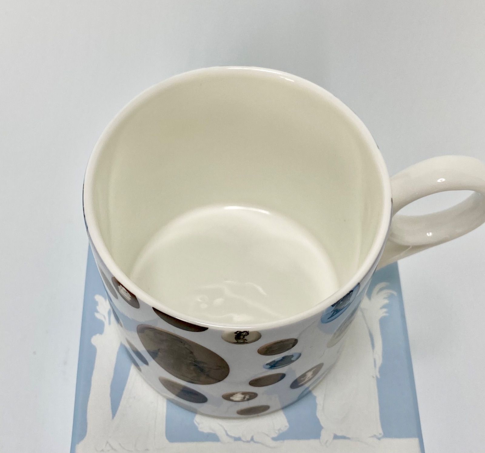 新品】WEDGWOOD 250周年記念マグカップ 歴代カメオ 箱一式付き - メルカリ