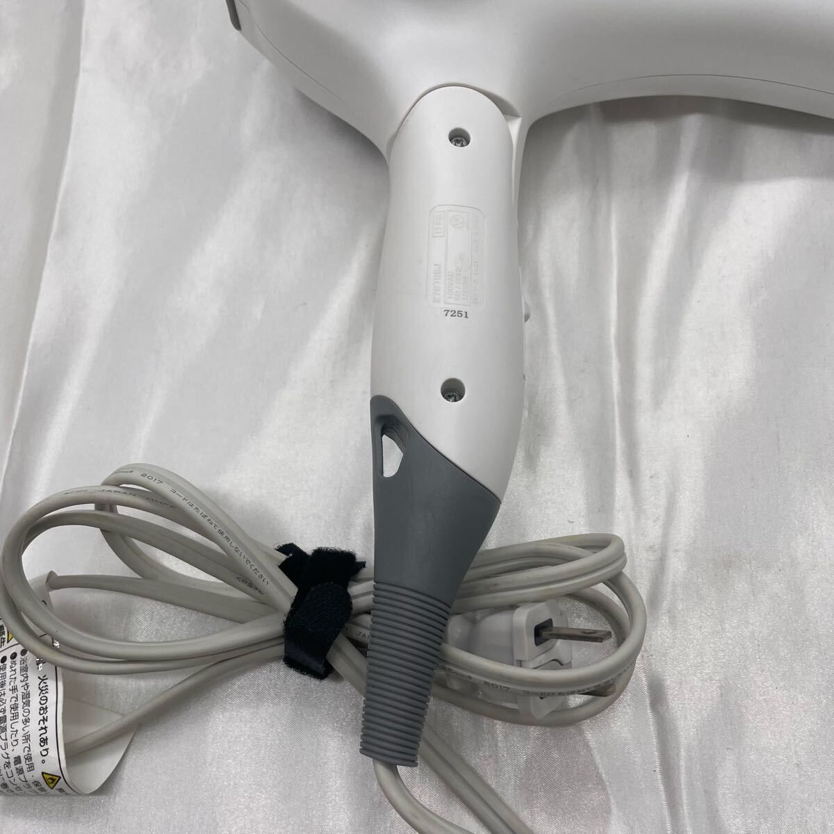 SATINIQUE ヘアドライヤー ホワイト 動作良好】SATINIQUE サティニーク ヘアドライヤー ホワイト