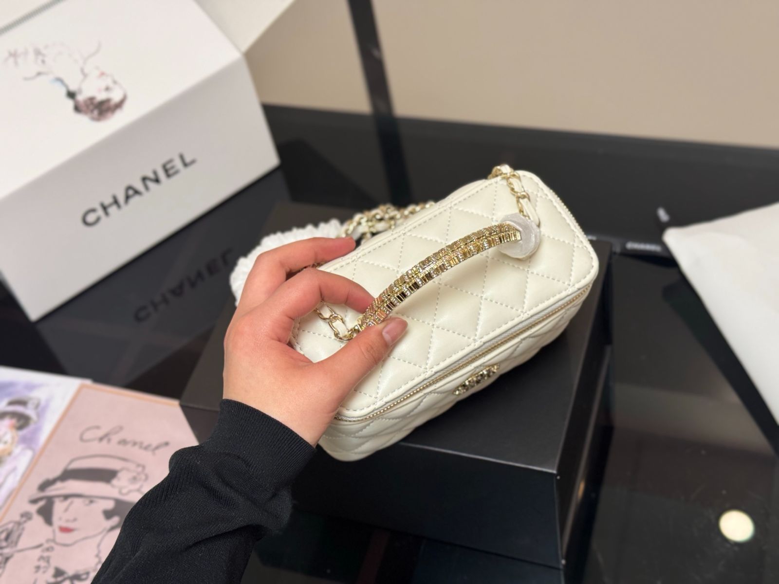 今日特価】Chanel Handle Cosmetic Box シャネル ハンドル
