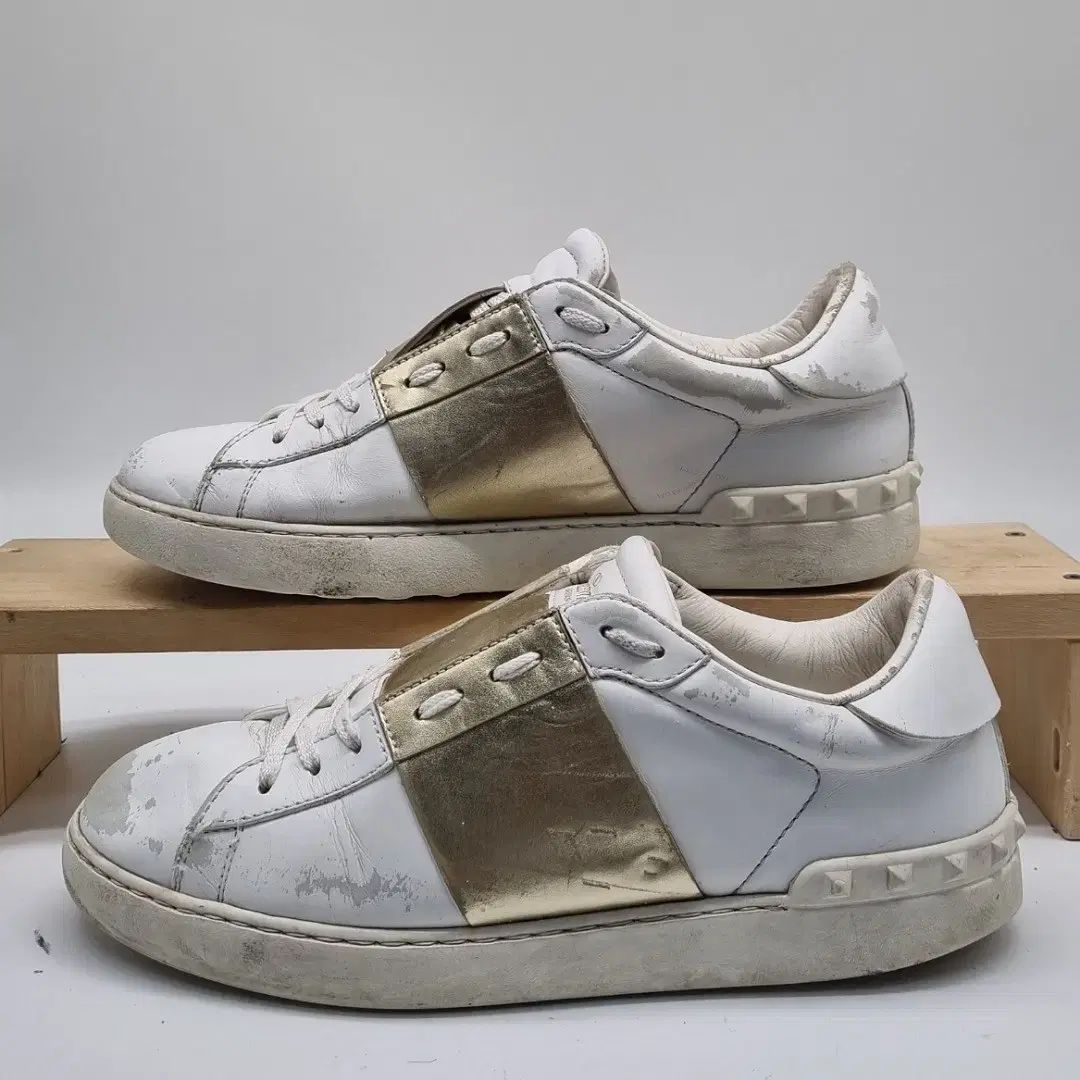 VALENTINO(ヴァレンティノ) メンズスニーカー 255 - メルカリ