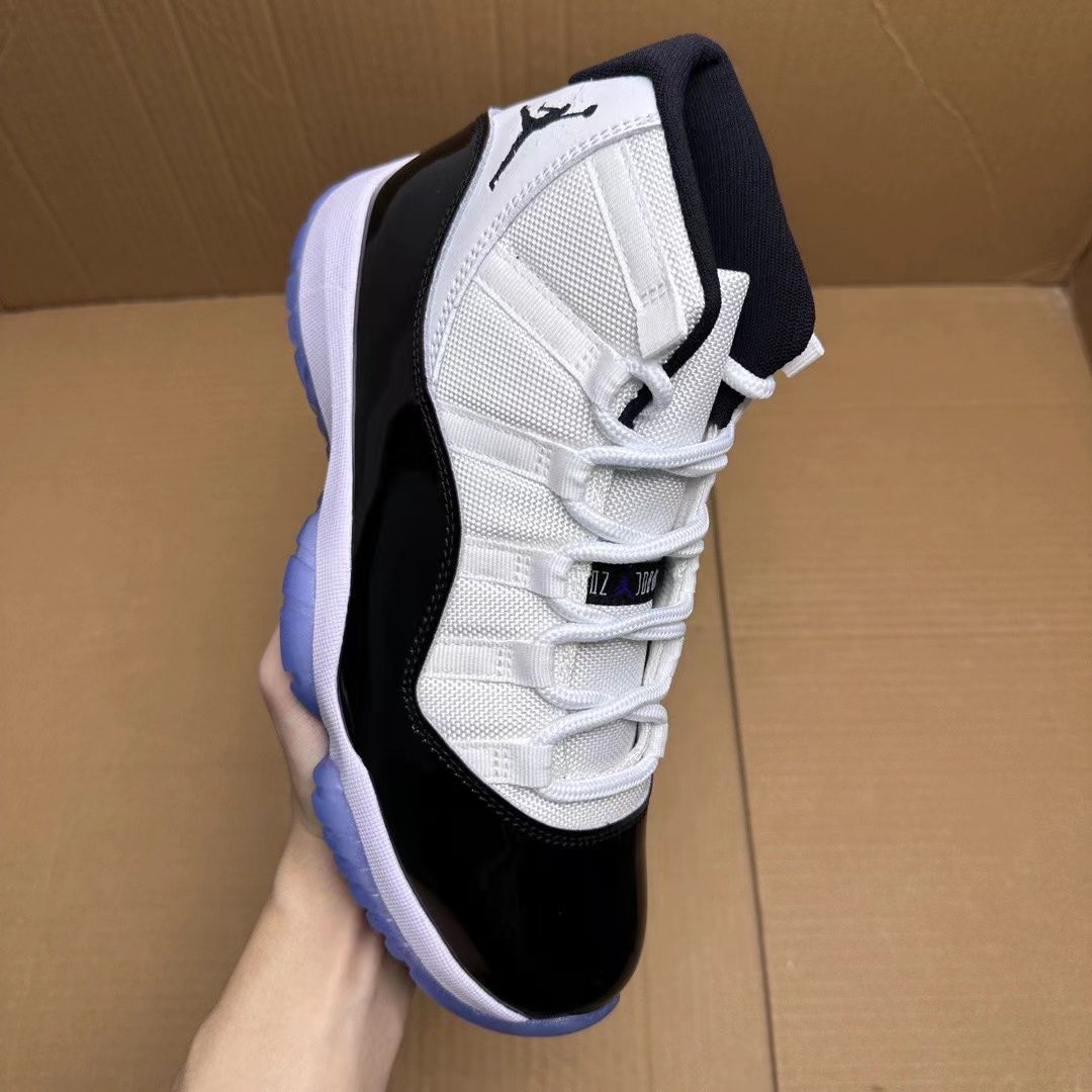 新品未使用 ナイキ エアジョーダン11 レトロ  