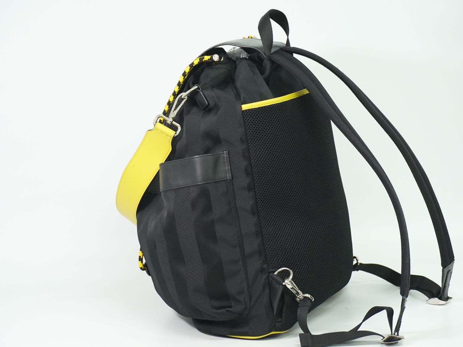 美品】フェンディ リュック 2way ハンドバッグ ペカン FFロゴ 美品】フェンディ リュック 2way ハンドバッグ ペカン FFロゴ