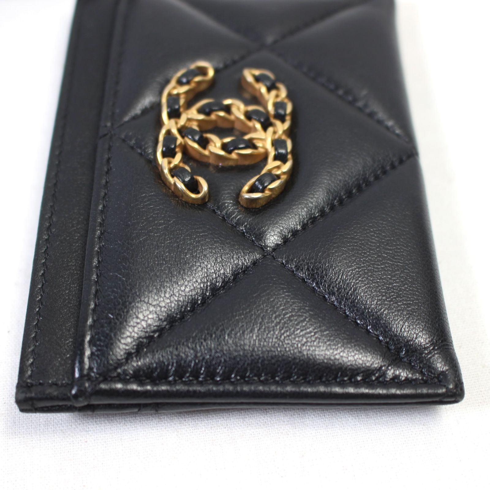 美品 CHANEL シャネル 19 カードケース ラムスキン マトラッセ 黒 国内 