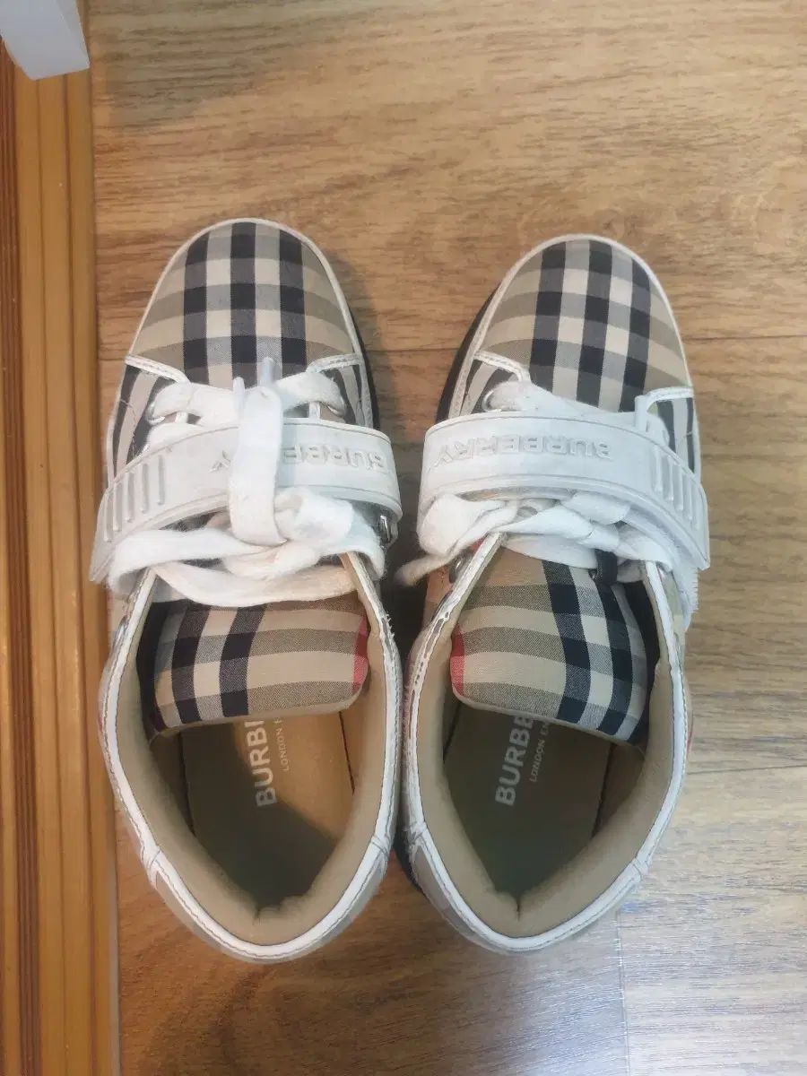 Burberry キッズ スニーカー ホワイト/ブラウン Burberry キッズ スニーカー ホワイト/ブラウン Burberry キッズ