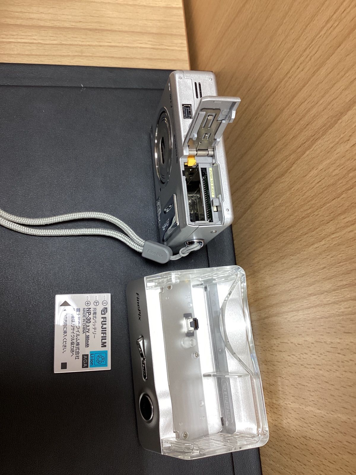 【美品_即日発送】BURTON スノボMINT-ASIAN FIT 22.5cm MA297 富士フイルム FinePix F440