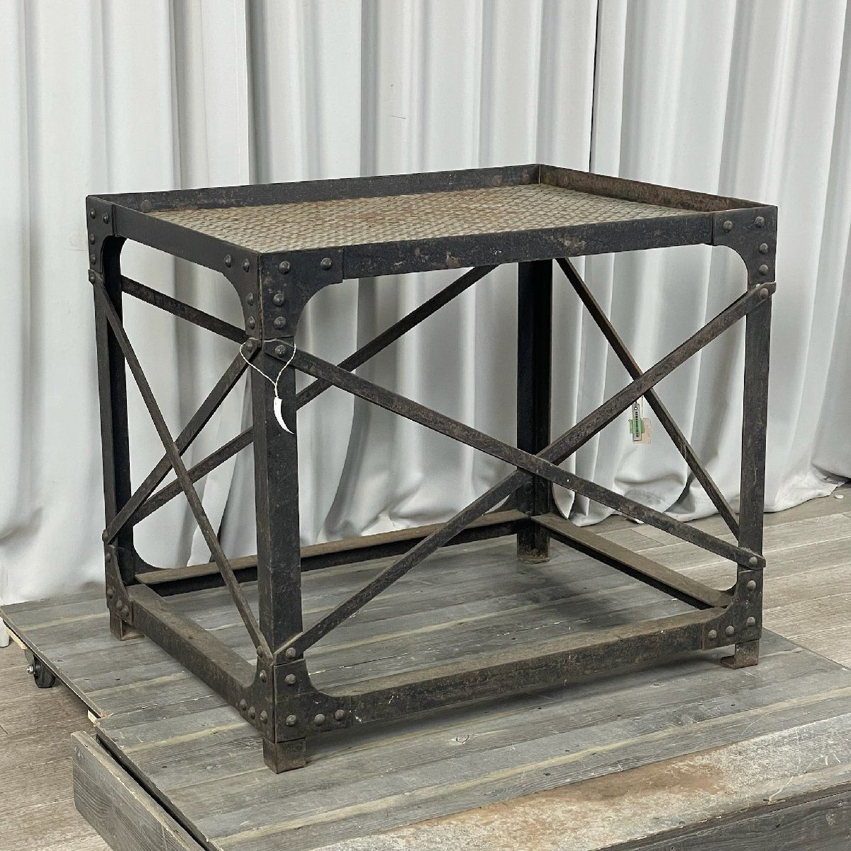 GT70 アイアン インダストリアル 鉄製 テーブル 作業台 演説台 |神奈川県秦野市|A3