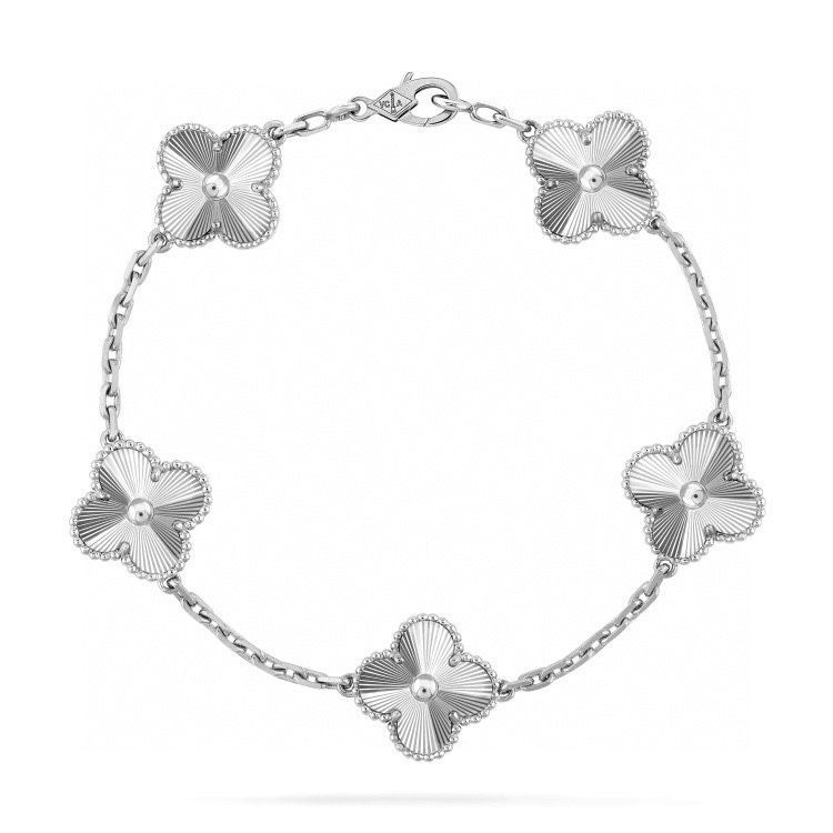 Van Cleef - Arpels ヴァン クリーフ＆アーペル VCAレーザーカット 五花ブレスレット 四つ葉のクローバー? 五花ブレスレット｜ ｜