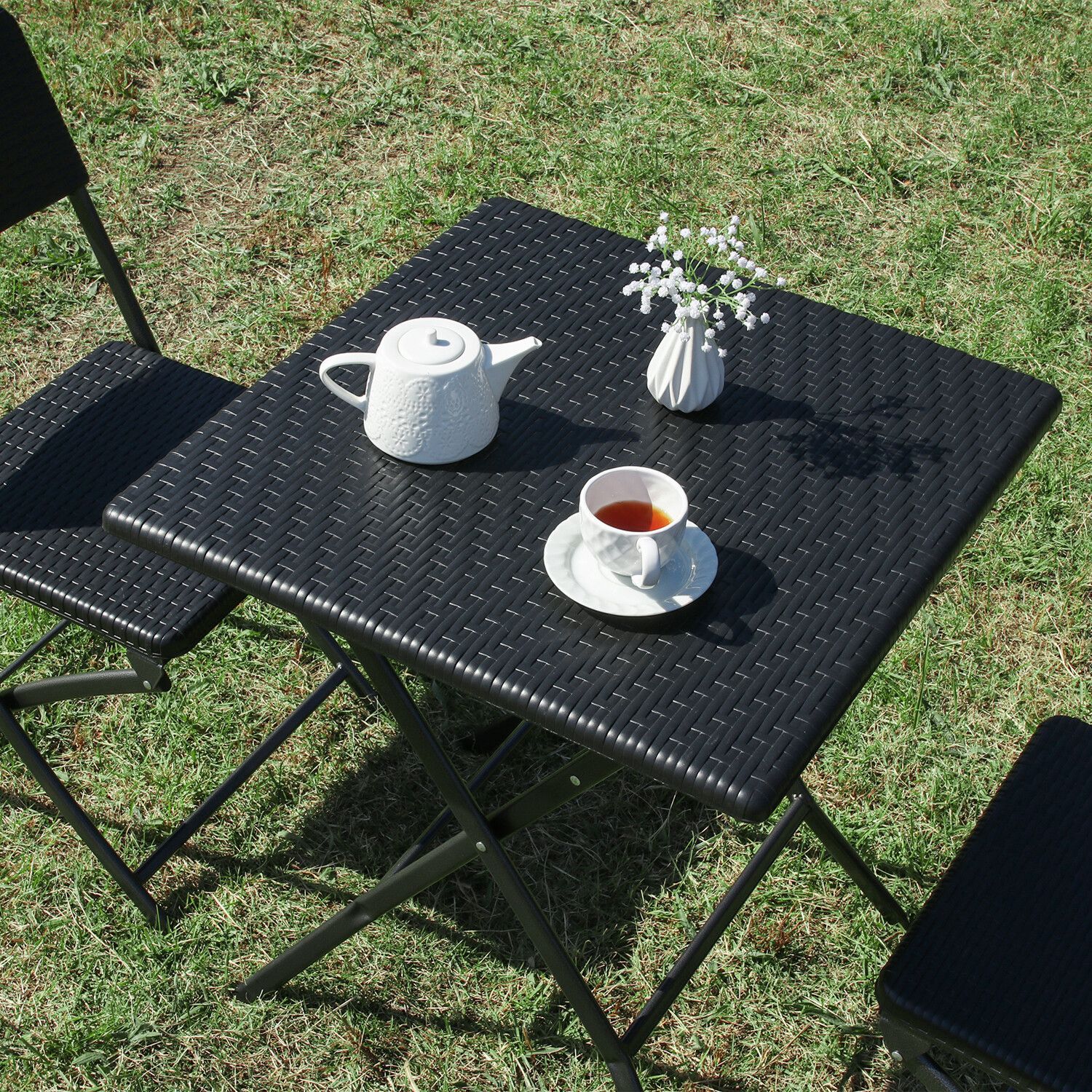 ラタン調ベランダ用折り畳みテーブル　黒 テーブル&チェア 3点セット ラタン ガーデン ベランダ 小売 黒 折りたたみ
