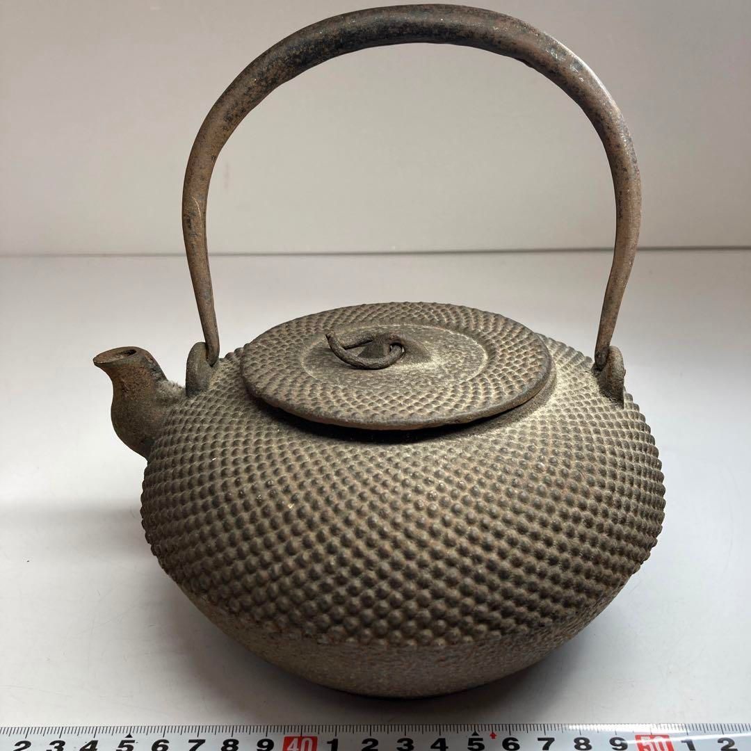 在銘 あられ鉄瓶 蓋裏に銘 1600g|持ち手込高さ約20㎝ 東Y6-0119