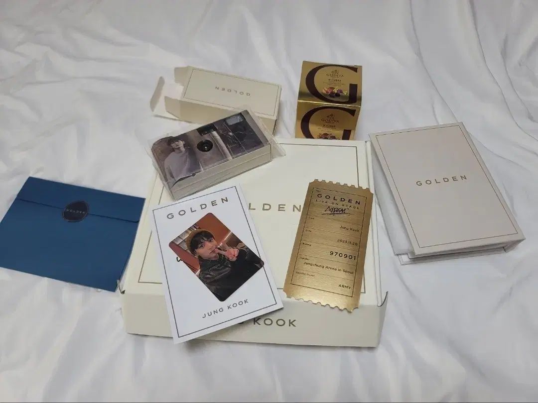BTS ジョングク JUNG KOOK GOLDEN ショーケース トレカ ② ジョングク(JUNGKOOK・JK・グク) ゴールデン Golden ショー