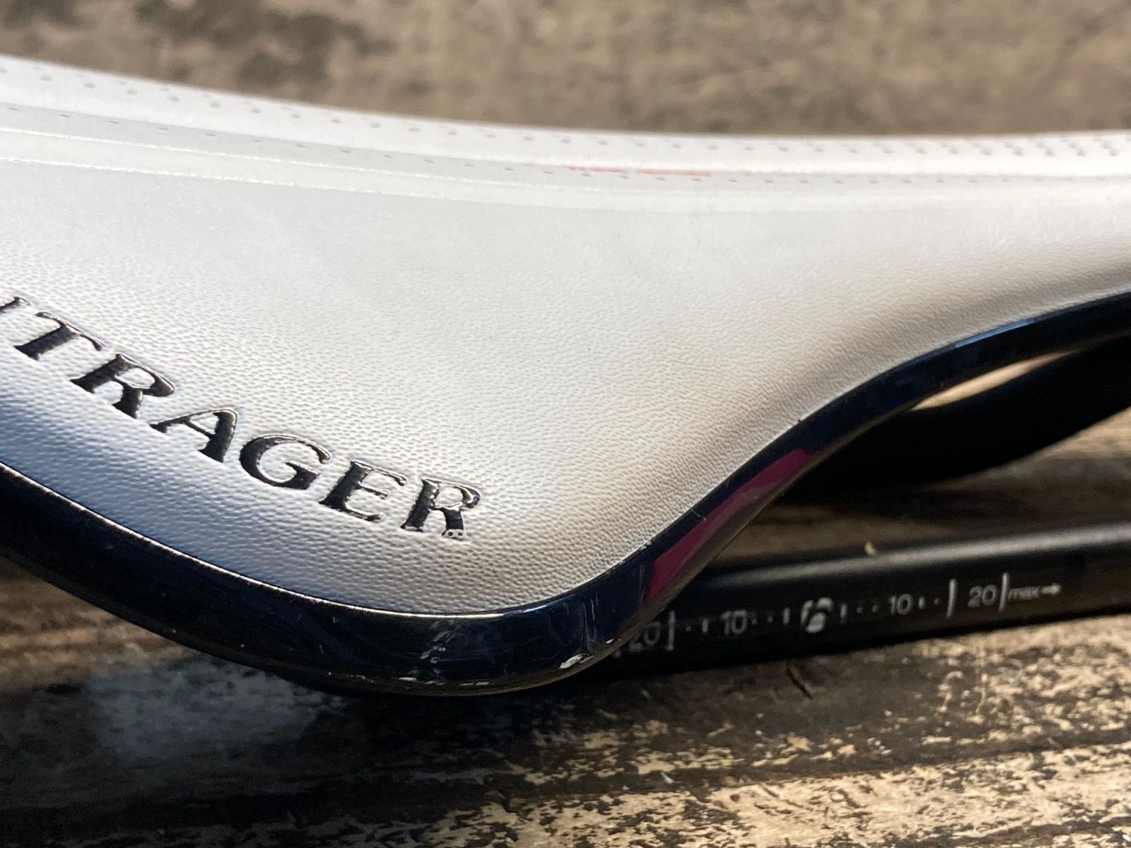 BONTRAGER カーボンレールサドル 激軽68gのカーボンサドル登場！ ボントレガー XXX カーボン サドル