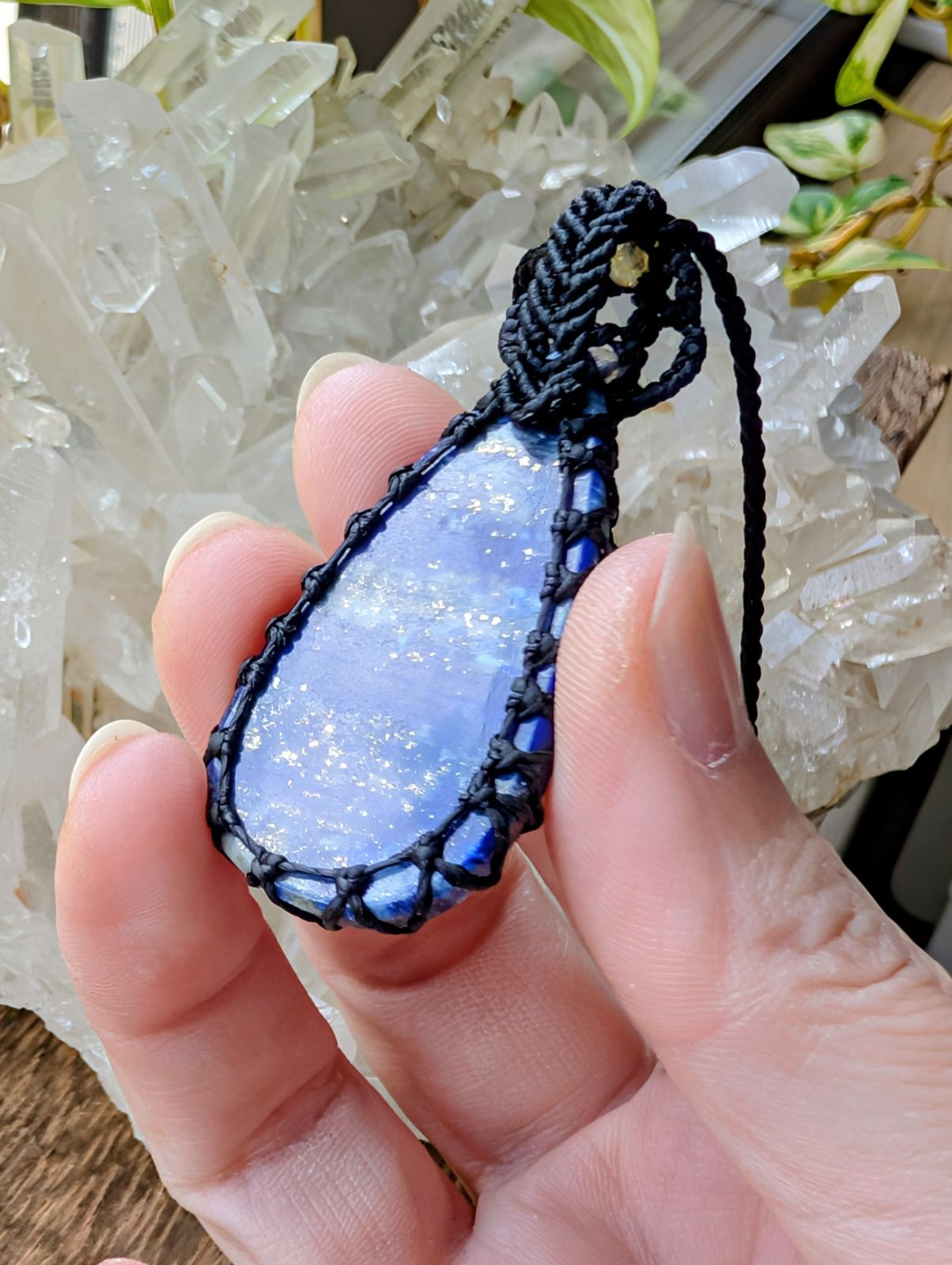 瑠璃 マクラメ編みネックレス