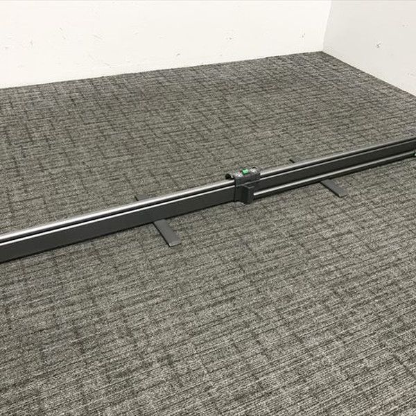 プロジェクタースクリーン