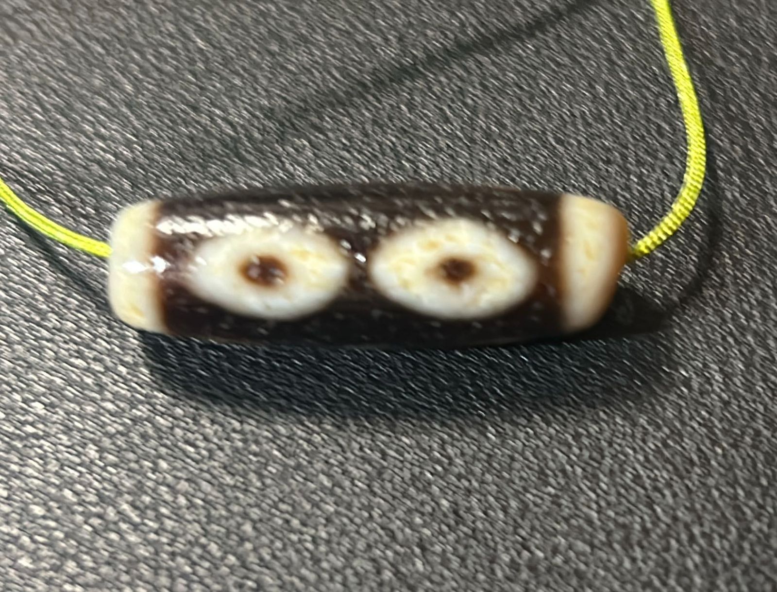 チベット 西蔵 3眼天珠  新品未使用 現代天珠 老天珠 ジービーズ  瑪瑙 仏三眼天珠 瑪瑙古材使用 アンティーク調／チベット 天珠 dZi