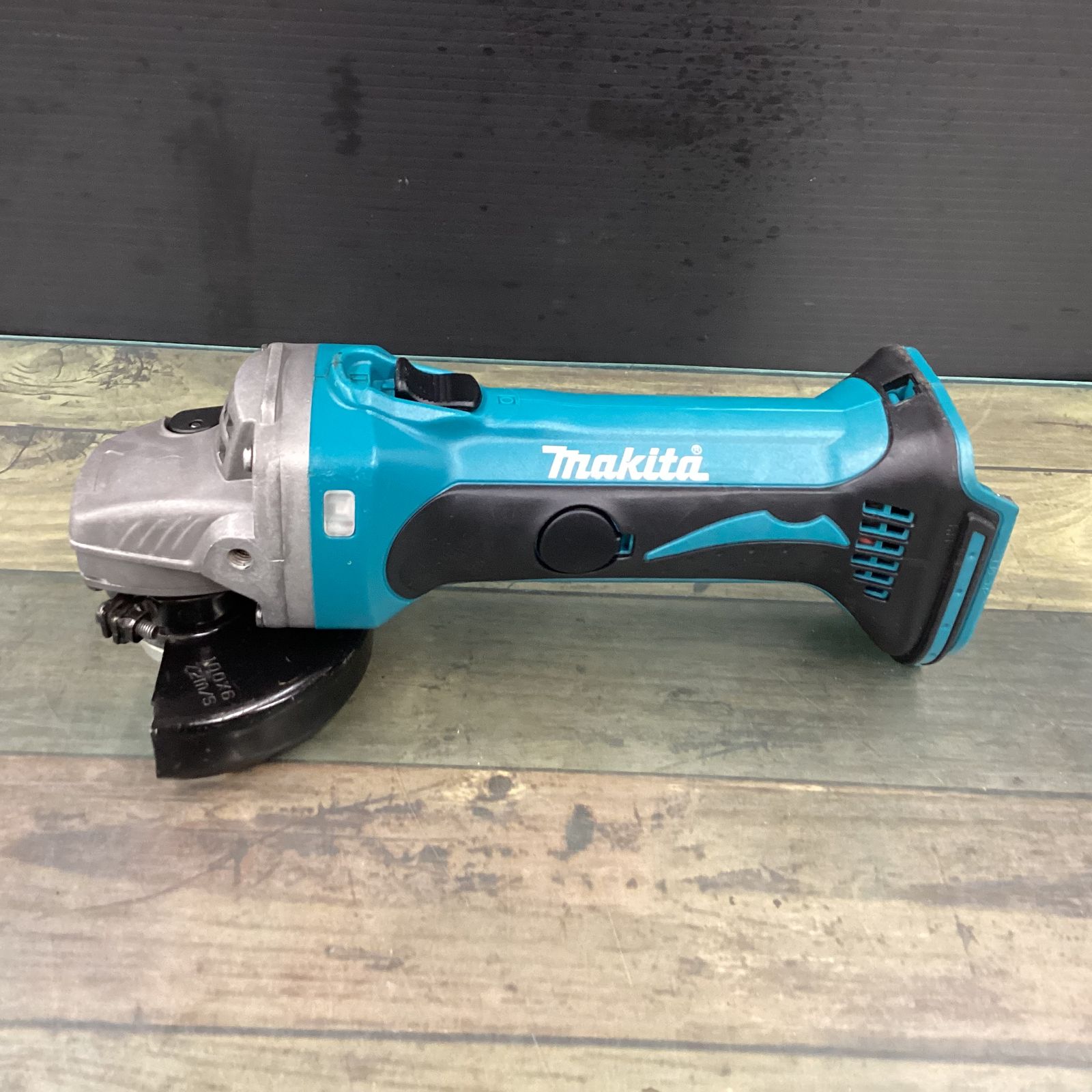 ☆マキタ(makita) 100mmコードレスディスクグラインダー GA400DZ