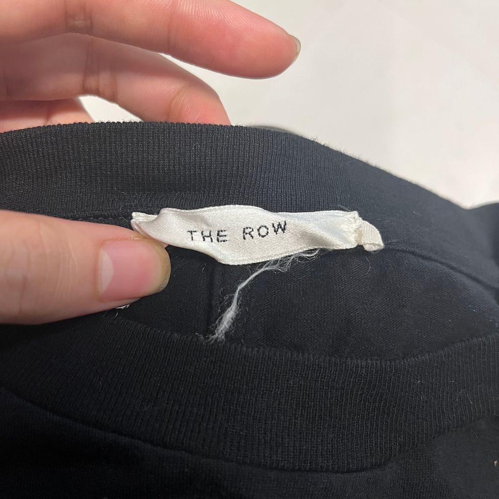 【関税込み】The Row カーキ Errigal Tシャツ Errigal T-Shirt グリーン in Cotton – The Row