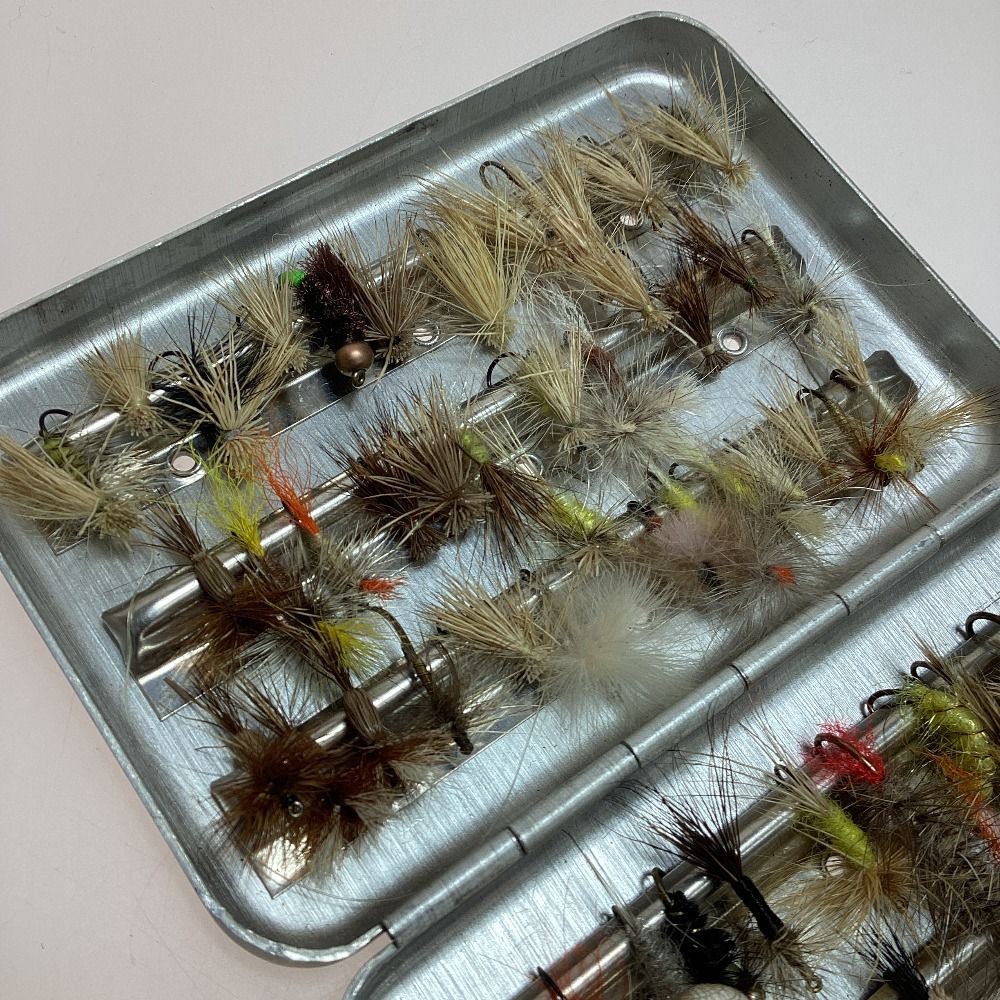 Perrine パーリン　107 フライ Perrine #107 Aluminum Fly Box w/60 Flies,mix dry/wet flies