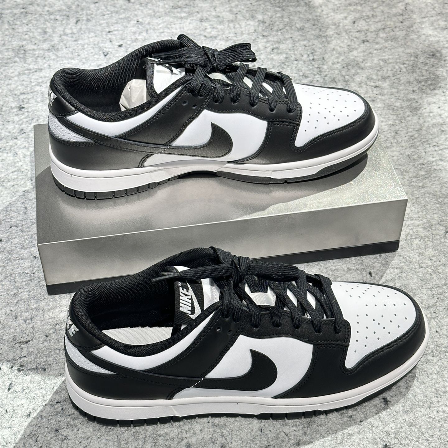 NIKE WMNS おめでたい DUNK LOW ホワイト ブラック パンダ 23.5cm